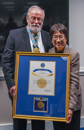 Under Secretary of Defense for Research and Engineering Heidi Shyu presents the Fubini Award to recipient Jim Gosler at the Pentagon Nov. 8, 2023.” (U.S. Army photo by Pfc. Brandon Perry)